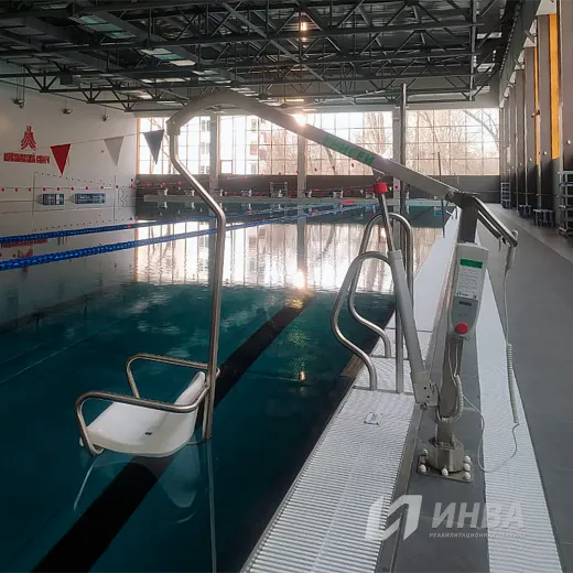 Подъемник для инвалидов для бассейна | Каталог подъемников ИНВА